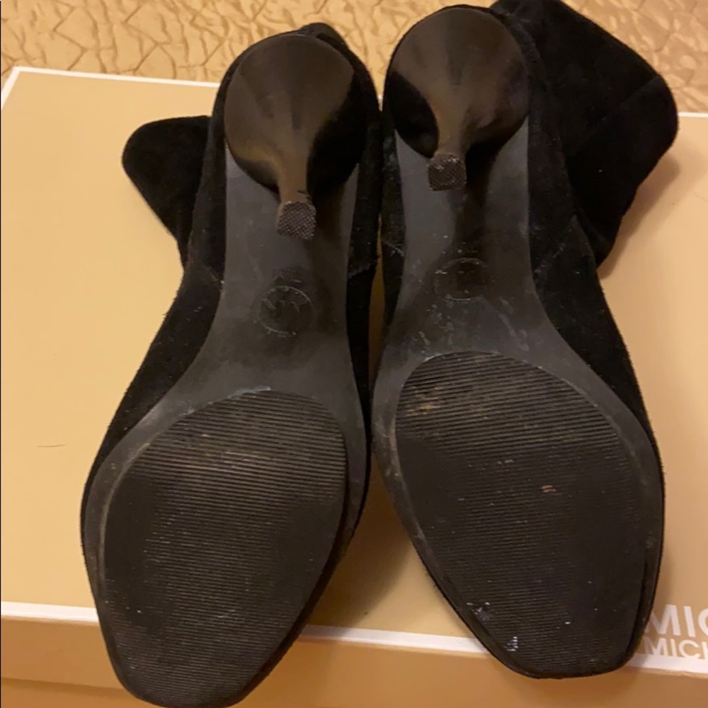 Michael Kors  sued ankle boots. - Picture 4 of 7